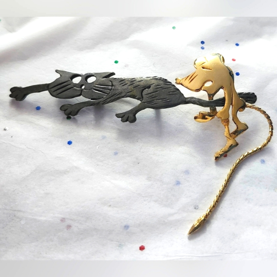 Vtg Ultracraft Pewter Gold Tone Modernist Cat Mouse Pin Brooch